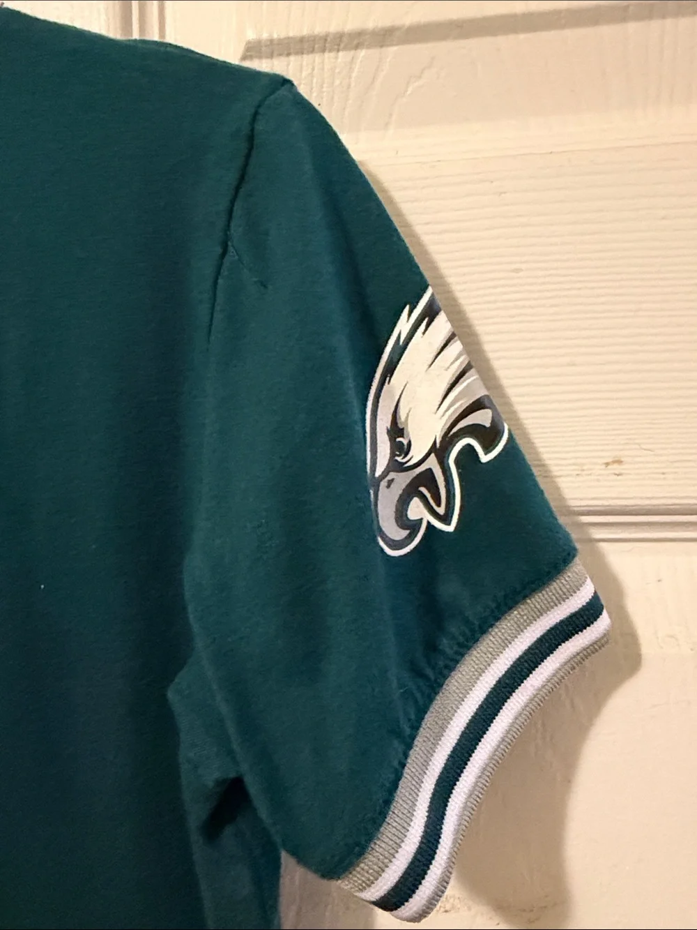 eagles jersey like T-shirt PLUS more! 8-10/12 and all black gap sweatsuit